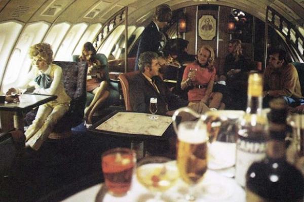 The interior of Captain Cook Lounge in a Qantas Boeing 747.